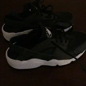 NIKE BLACK SHOES